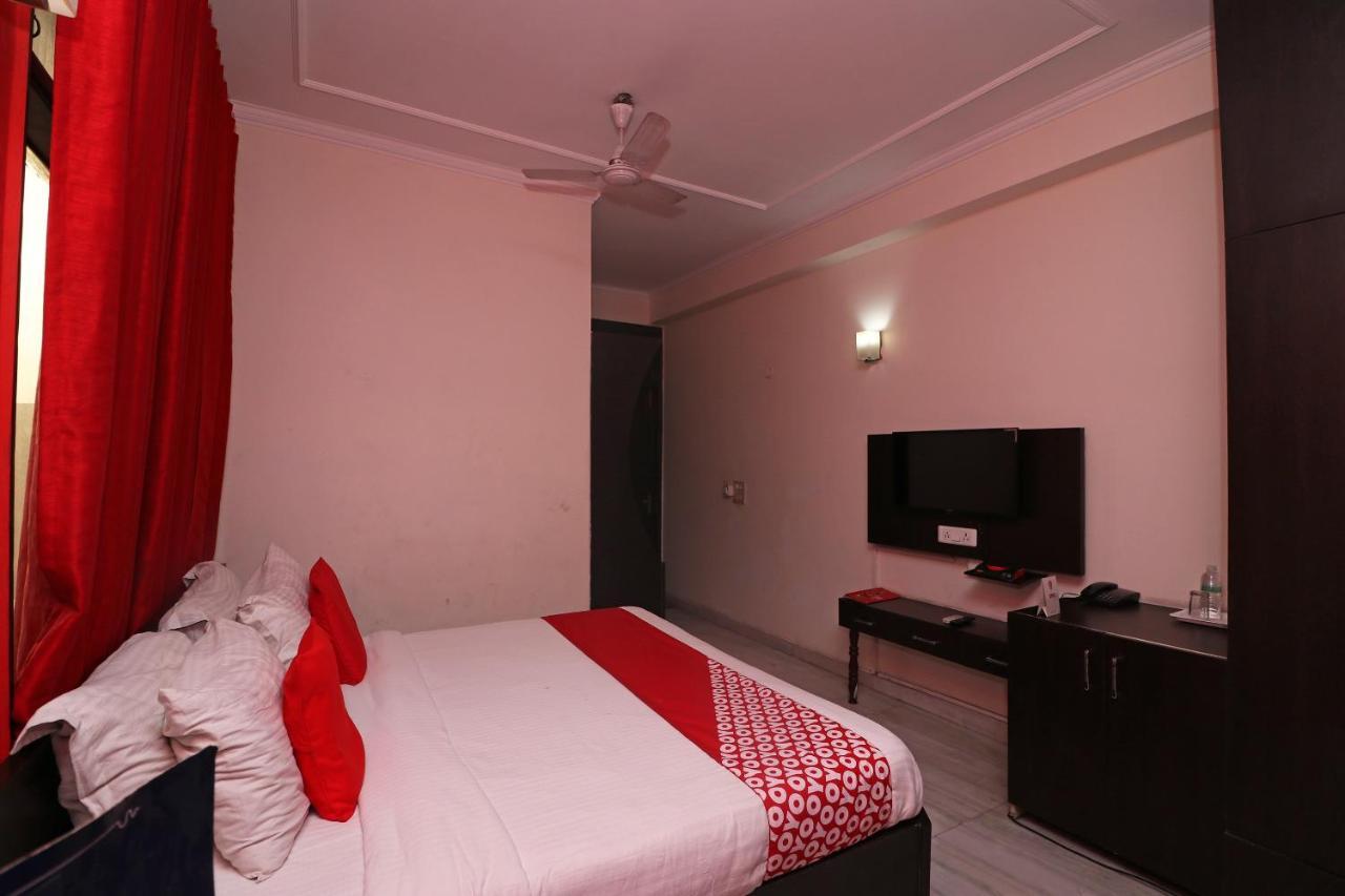 Oyo Flagship 74392 Hotel Mahesh Residency Hyderabad Bagian luar foto