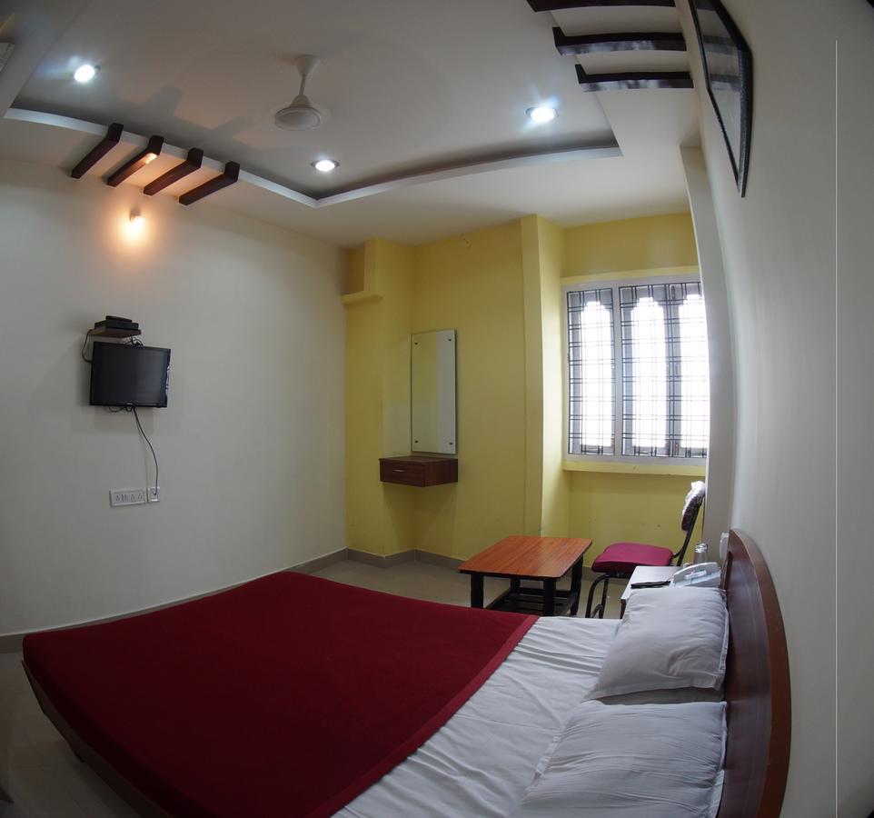 Oyo Flagship 74392 Hotel Mahesh Residency Hyderabad Bagian luar foto