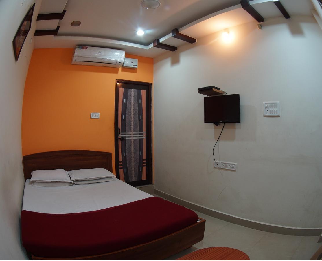 Oyo Flagship 74392 Hotel Mahesh Residency Hyderabad Bagian luar foto