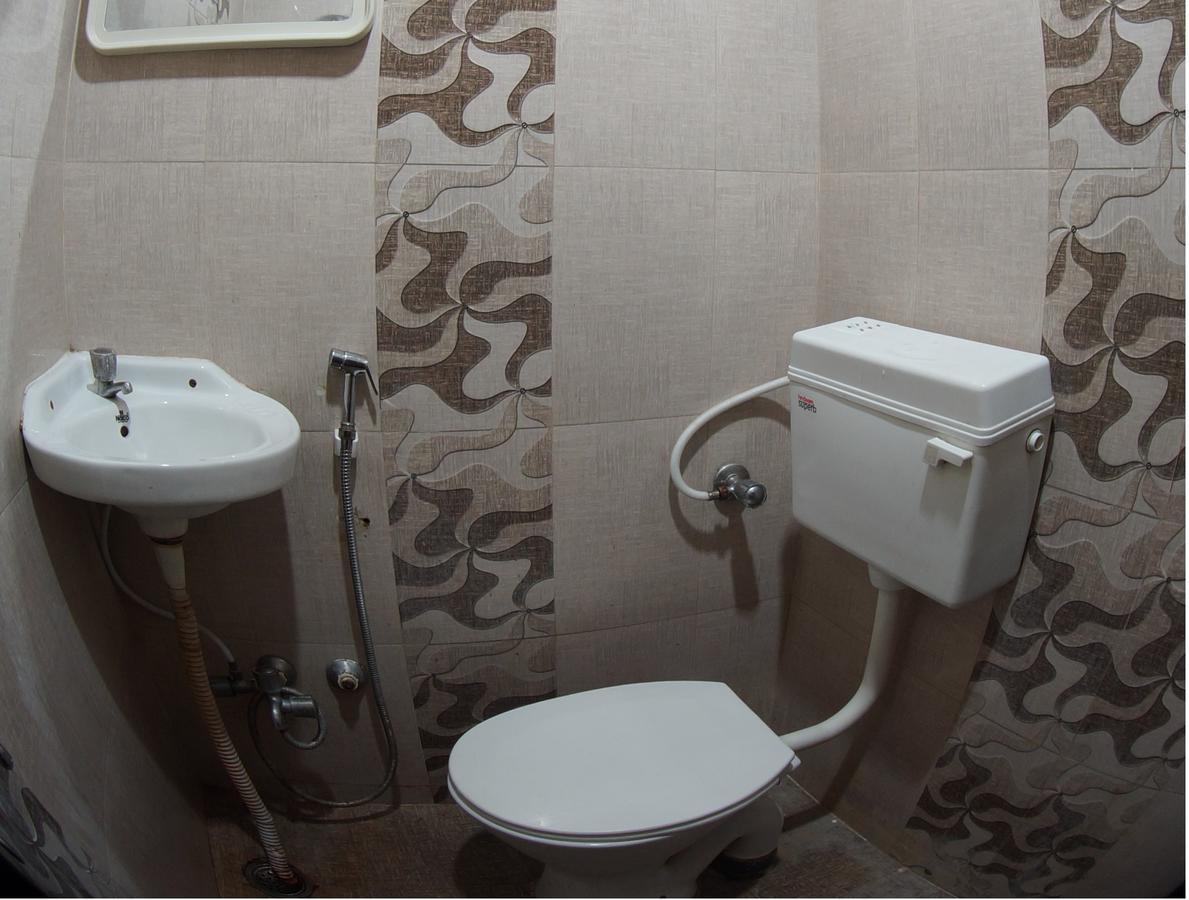 Oyo Flagship 74392 Hotel Mahesh Residency Hyderabad Bagian luar foto